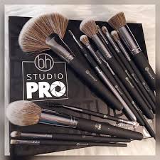 Beautiful Essential Makeup Brushes