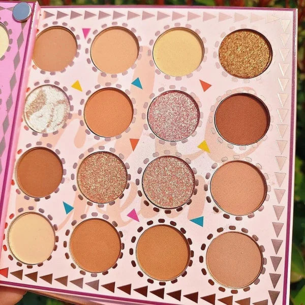 Trendy fashion-makeup-palette-eyeshadow-blush-highlighter