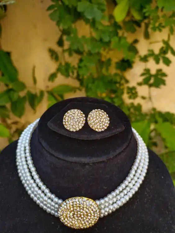 classy-trendy-white-pearl-with-stones-necklace
