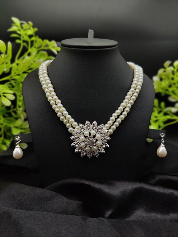 imported-graceful-radiance-pearl-necklace-set-with-exquisite-floral-pendant-artificial-jewellery-for-girls-women-1