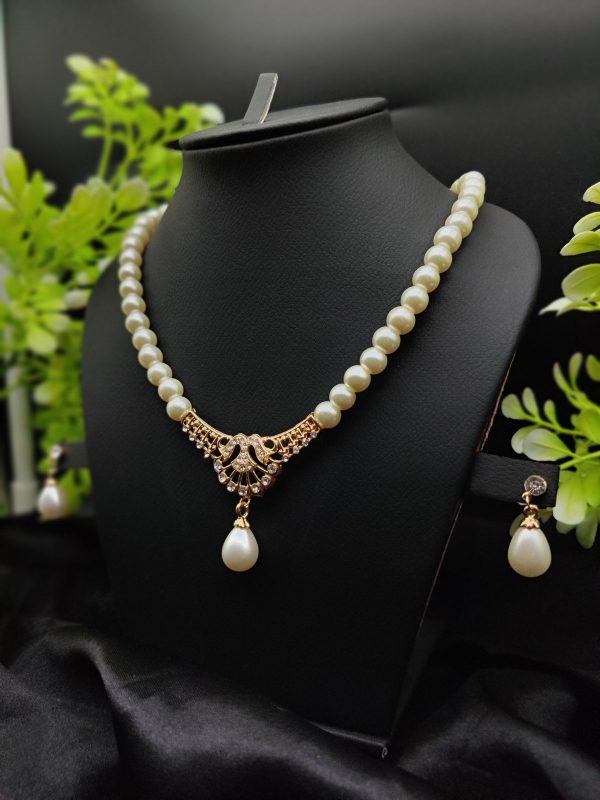 imported-regal-pearl-embrace-necklace-set