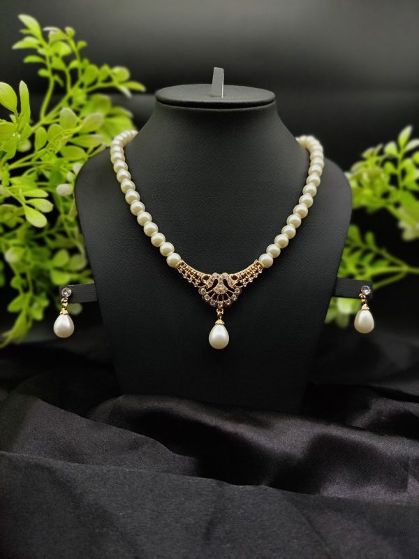 imported-regal-pearl-embrace-necklace-set