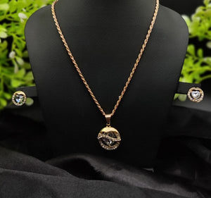 imported-timeless-elegance-gold-pendant-necklace-set-with-radiant-crystals-girls-women-fashion-1_2