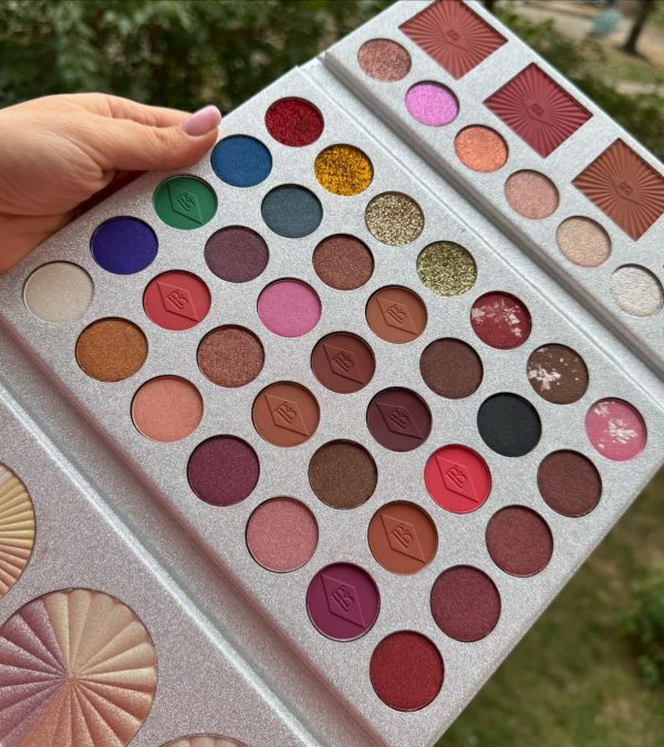 eyeshadow-palette-51-shades